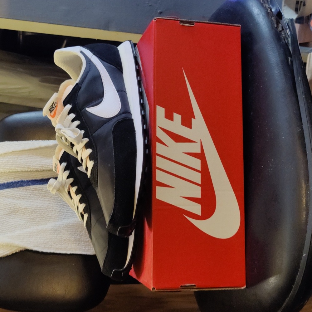 Nike Men's Vintage Retro Size 11 Black And White